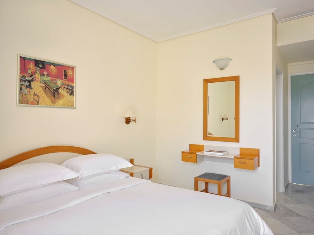 Double Room Pool View photo 2