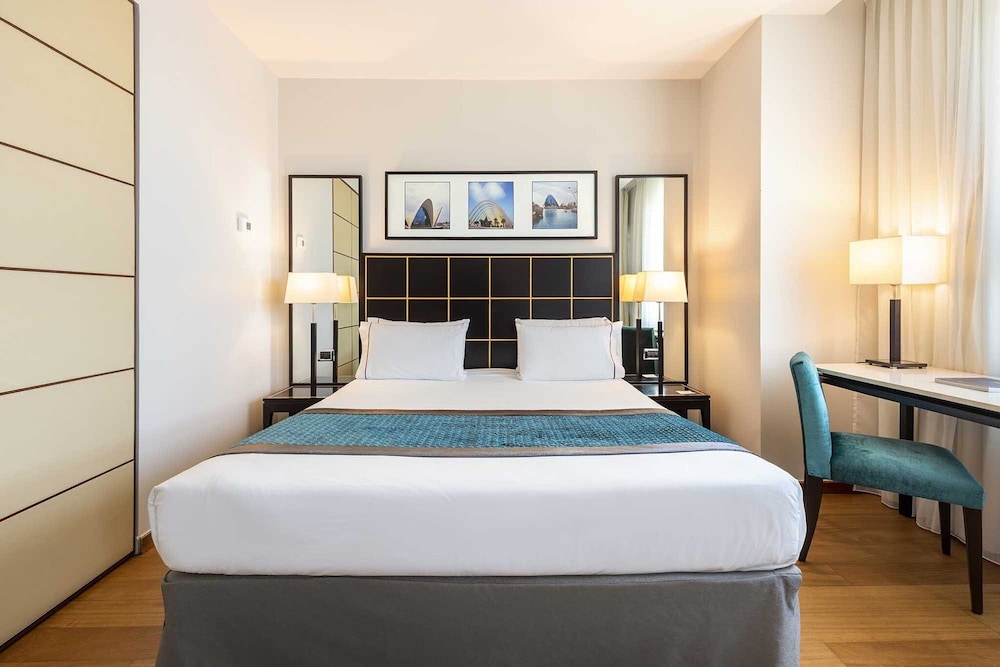 Superior Double Room Single Use, City View photo 3