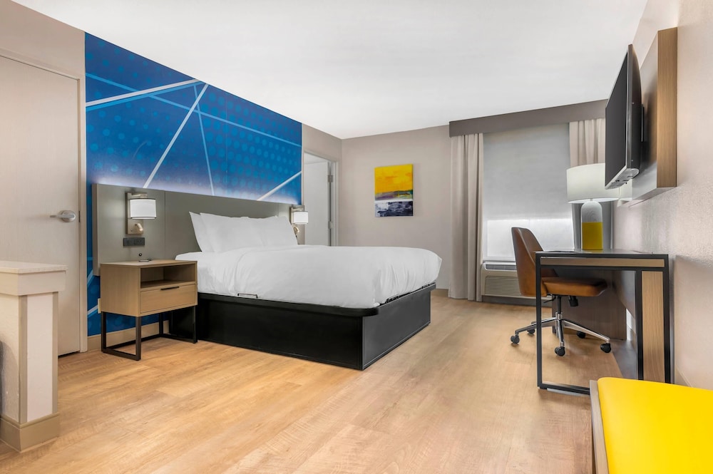 Suite, Multiple Beds, Non Smoking - Photo 1
