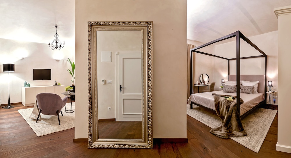 Deluxe Room - Photo 1