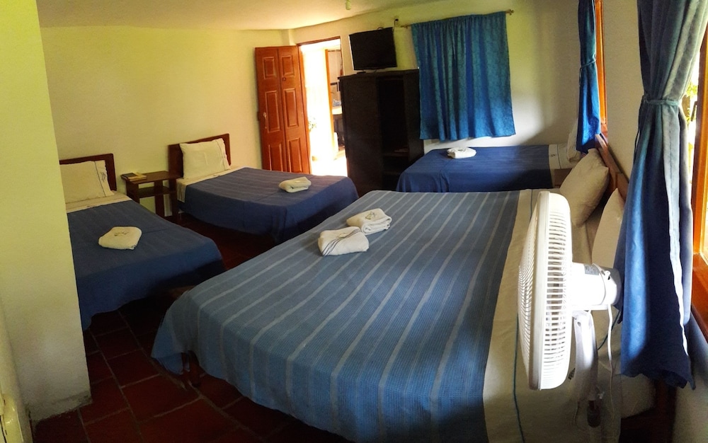 Family Room, Multiple Beds, Non Smoking, Private Bathroom photo 1