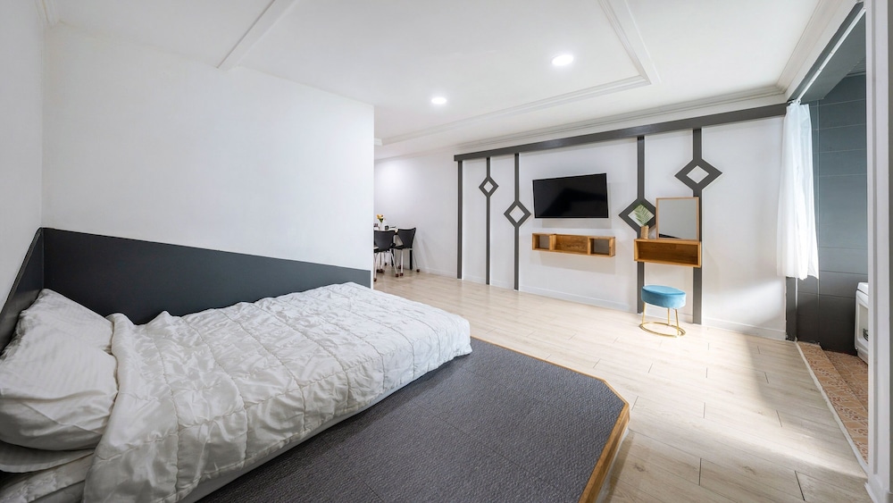 Basic Room, 1 Bedroom (B, Room 101 (Spa/Private BBQ))
