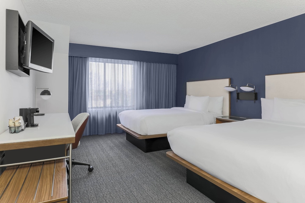 Room, 2 Queen Beds - Photo 1