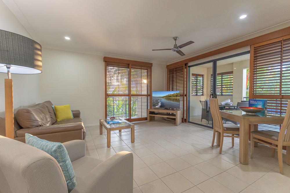 1 Bedroom Pool View photo 2