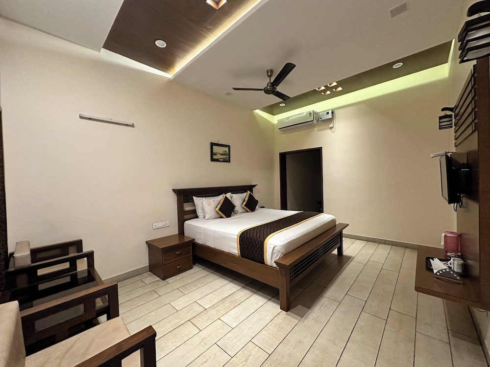 Deluxe Room - Photo 1
