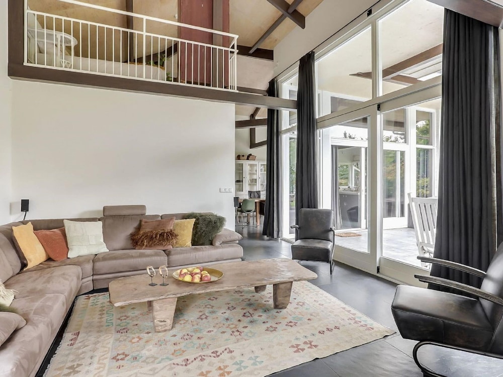 Villa photo 3
