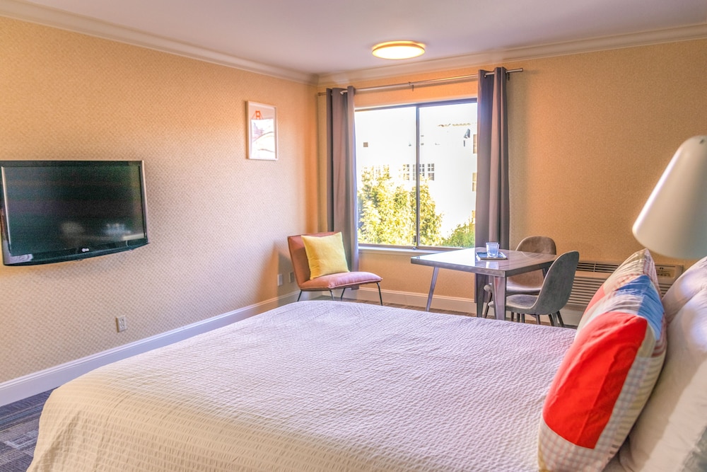 Queen Room with Ensuite - Photo 3