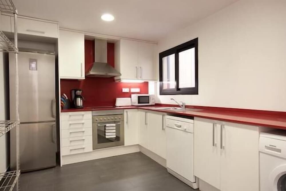 Apartment, 3 Bedrooms (Carrer de la Aldea 16) photo 2