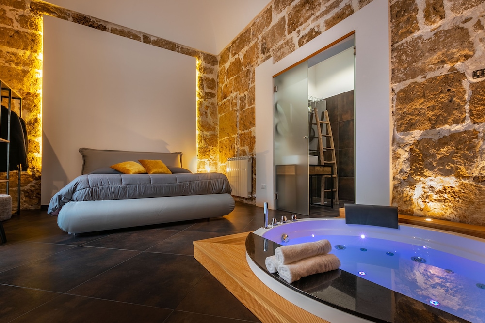 Luxury Double Room, Jetted Tub