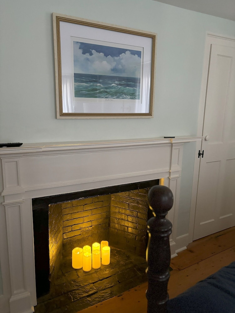 Room, 1 King Bed, Bay View (Harbormaster's Quarters), photo 6