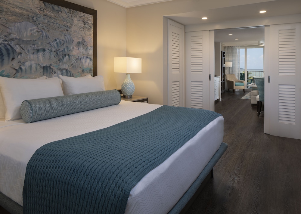 Deluxe Suite, 1 King Bed with Sofa bed, Ocean View photo 2
