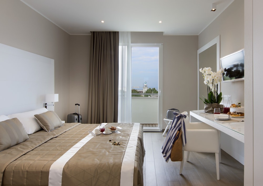 Exclusive Double or Twin Room, Sea View photo 2