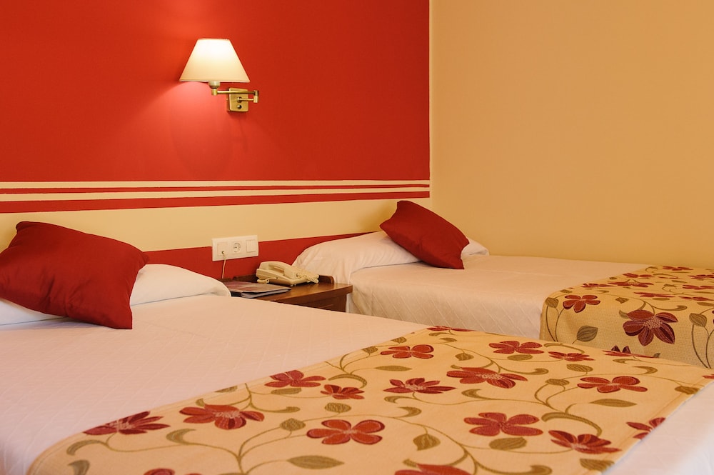 Quadruple Room (2 adults + 2 children)