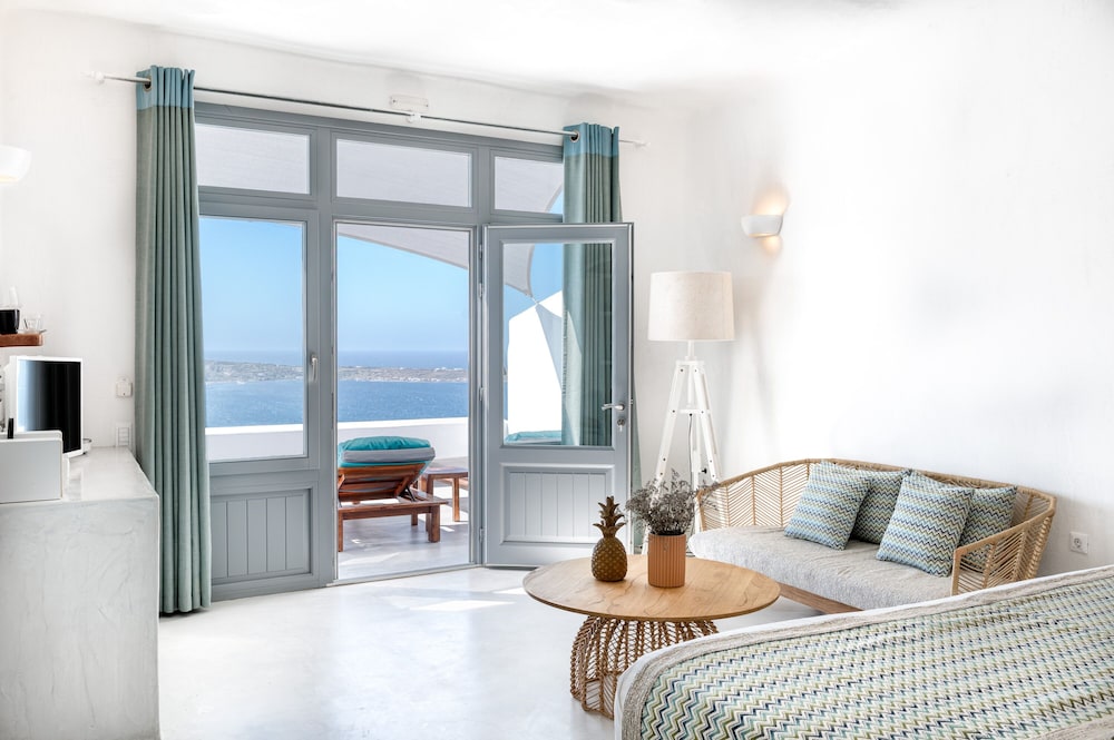 Premium Suite with cave heated plunge pool with jets photo 1