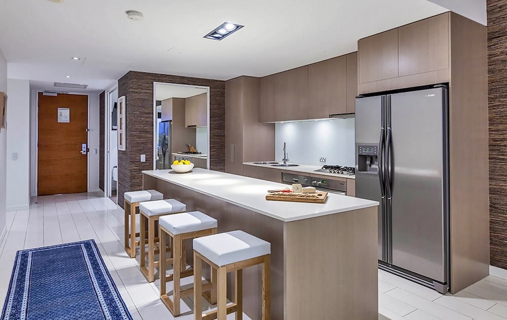 Luxury Penthouse, 3 Bedrooms, Hot Tub, Beachside photo 3