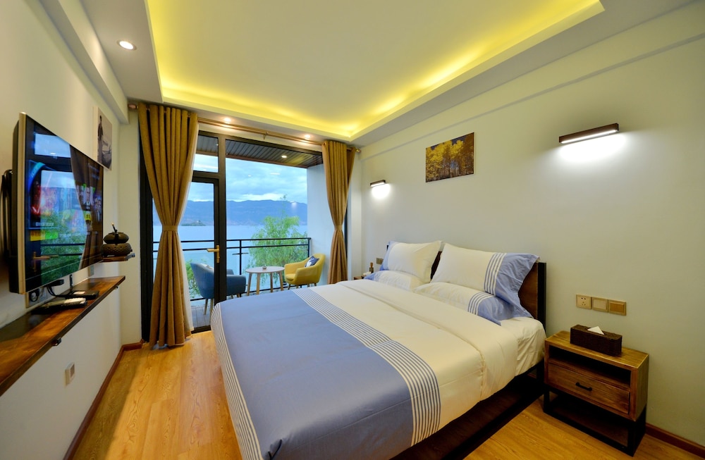 Deluxe Double Room, Lake View