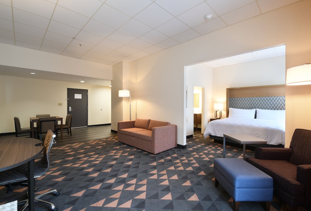 Suite, 1 King Bed (Walk-In Shower) - Photo 3
