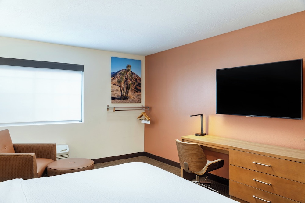 Standard Room, 1 King Bed, Transfer Shower, Non Smoking (Communications, Mobility Access)