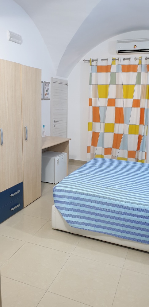 Standard Double Room (Blu) photo 2