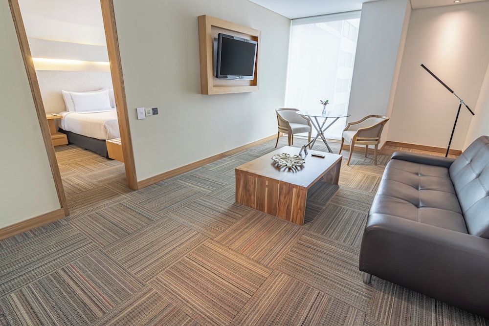 Junior Suite, 1 King Bed - Photo 1
