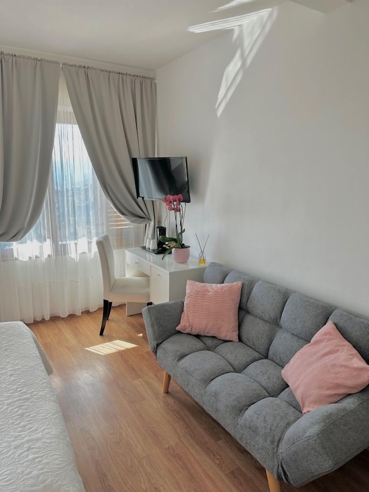 Superior Triple Room photo 3