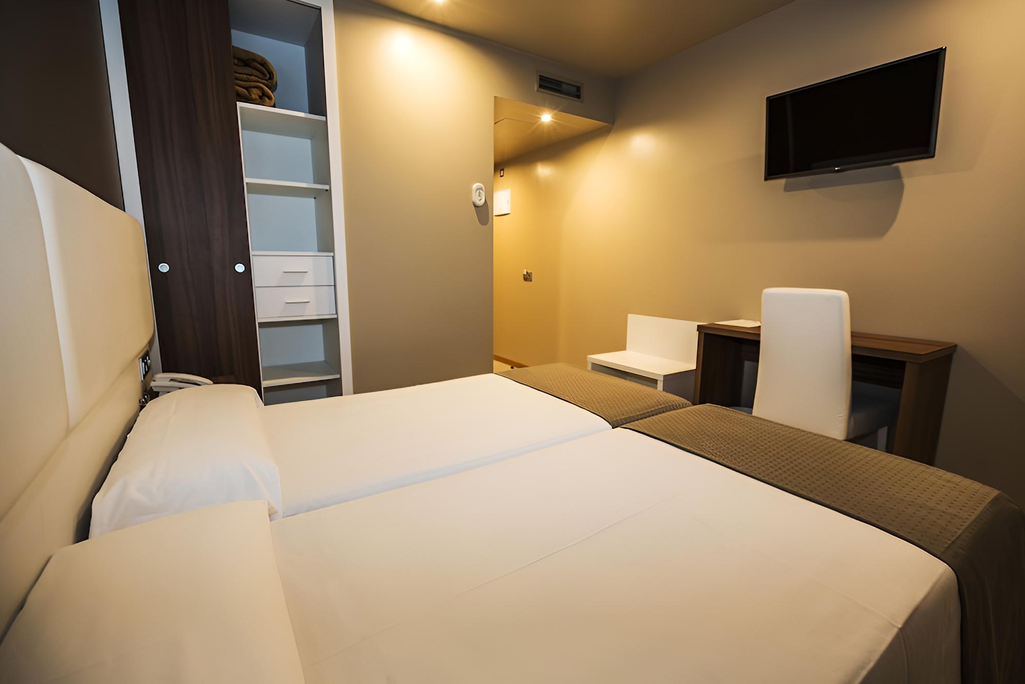Double Room, 2 Twin Beds photo 1