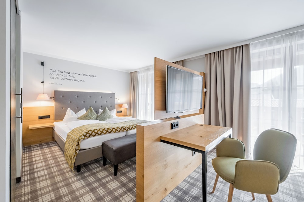 Superior Studio Suite, Patio, Mountain View