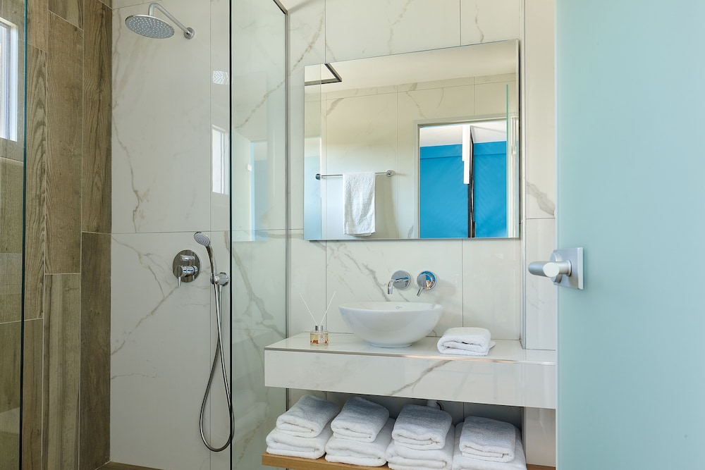 Family Suite with Sea View - Photo 5