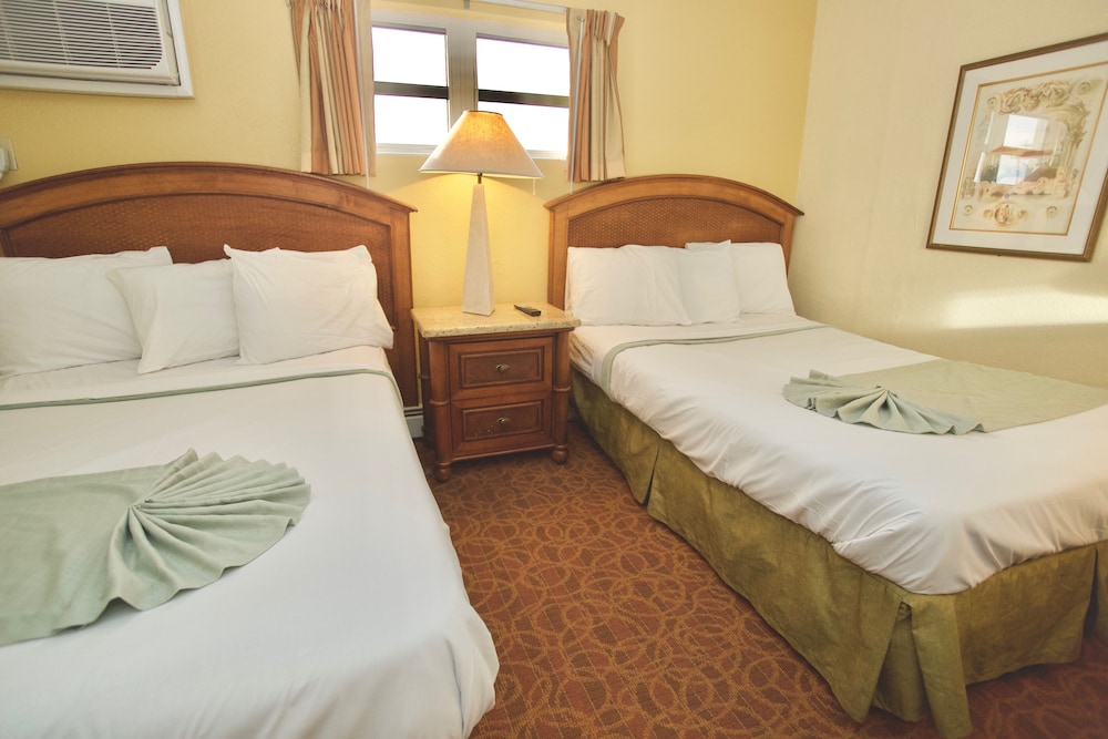 Deluxe Suite, 1 Bedroom, Refrigerator & Microwave, Pool View photo 3