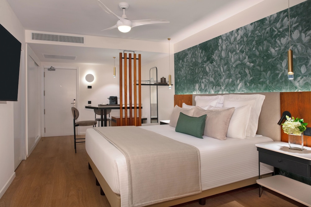 Junior Suite, 1 King Bed, Ocean View (Preferred Club) - Photo 8