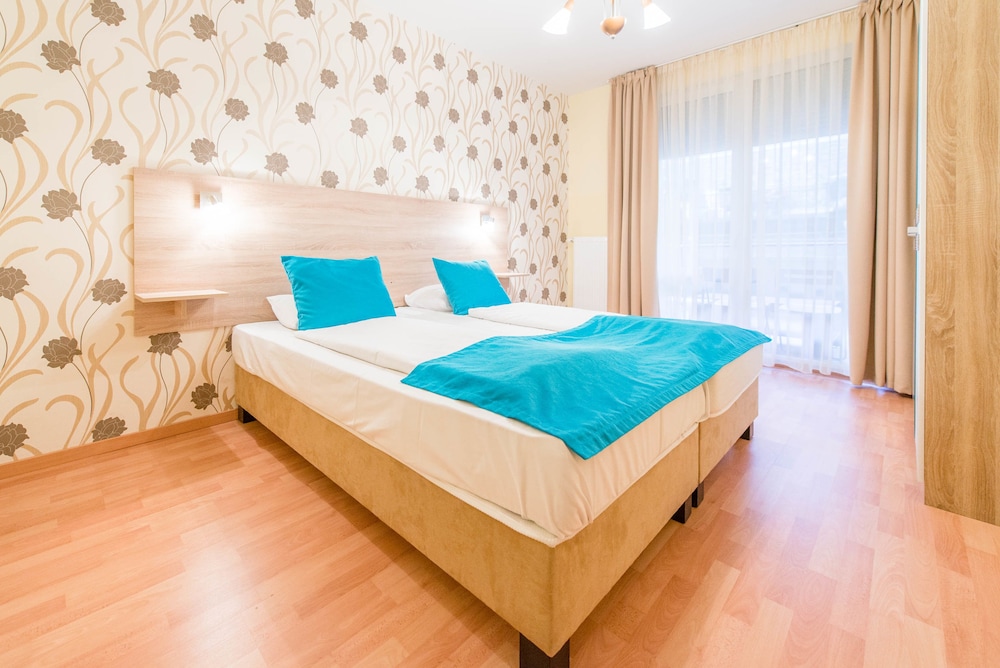 One-Bedroom Apartment - Photo 1
