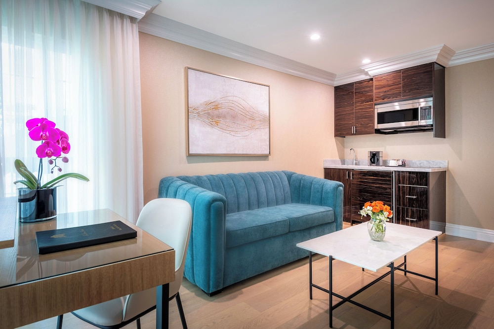 Executive Suite, 1 Queen Bed (Staircase Accessible Only)