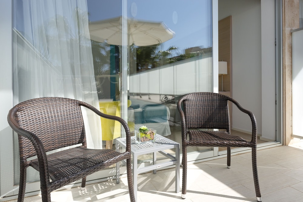 Standard Double Room, Balcony - Photo 9