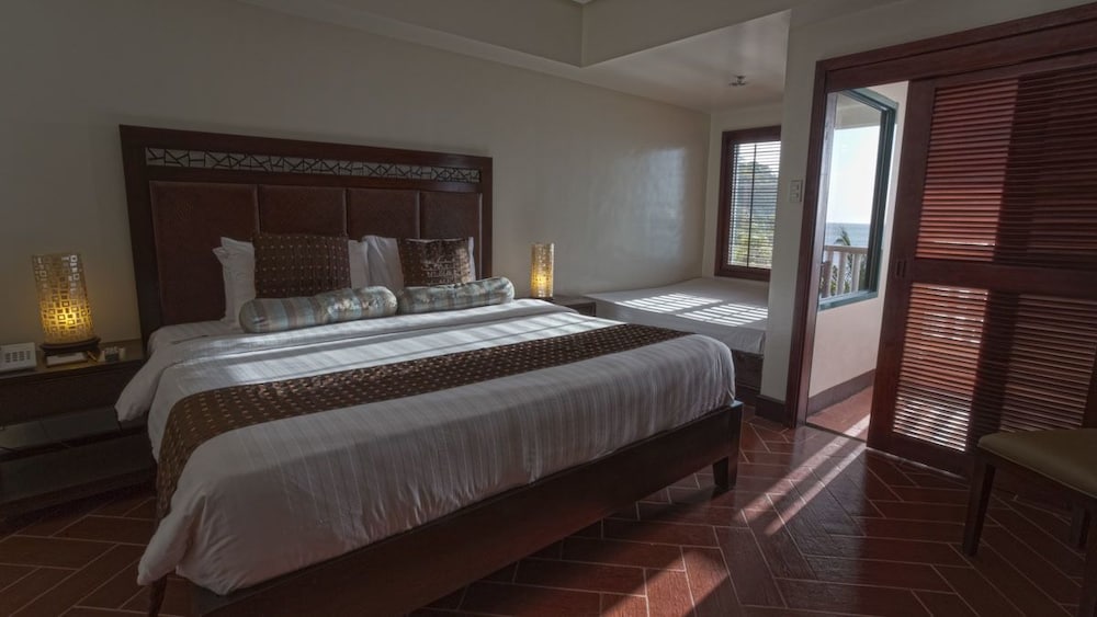 Executive Suite - Photo 3