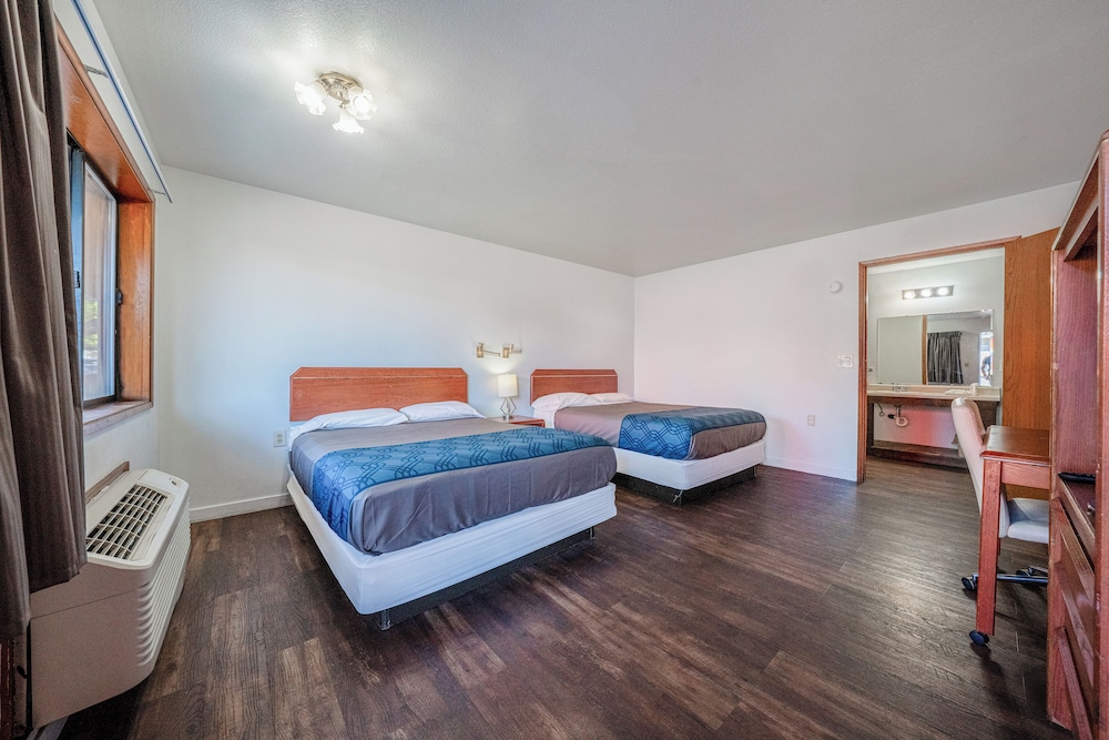 Room, 2 Queen Beds, Smoking