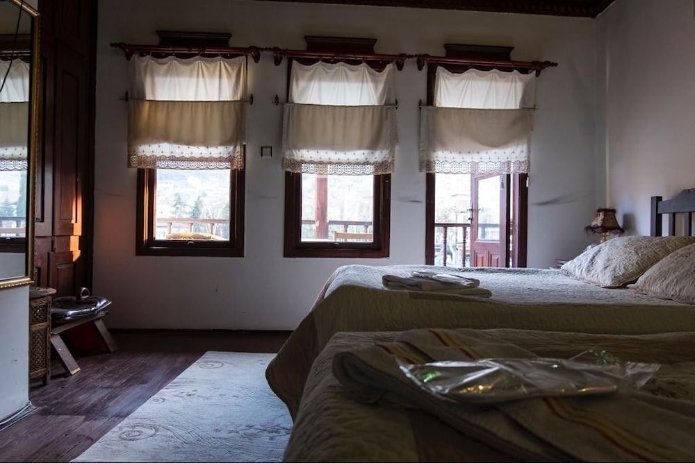 Classic Double Room, Balcony, River View photo 1