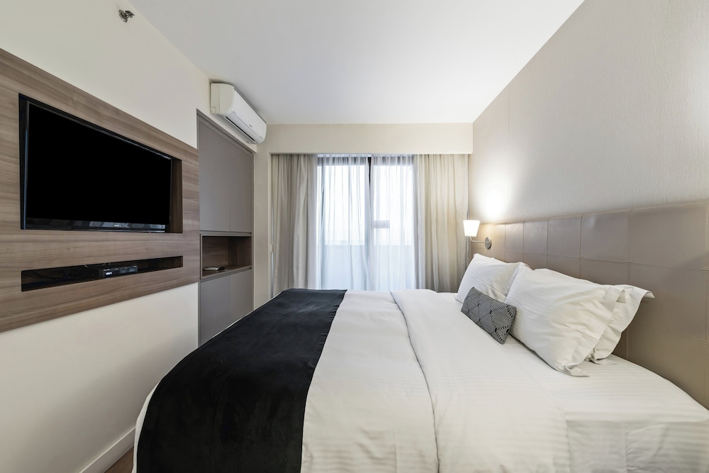 Suite, 2 Bedrooms, Kitchen (High Floor) - Photo 6