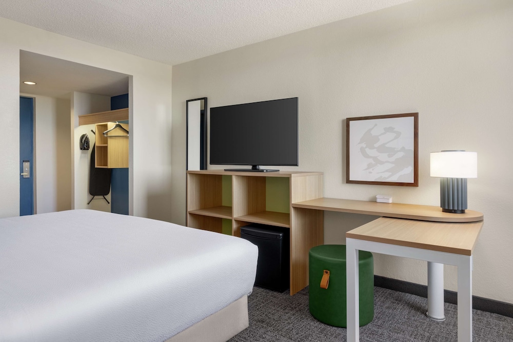 Room, 1 King Bed, Non Smoking - Photo 2
