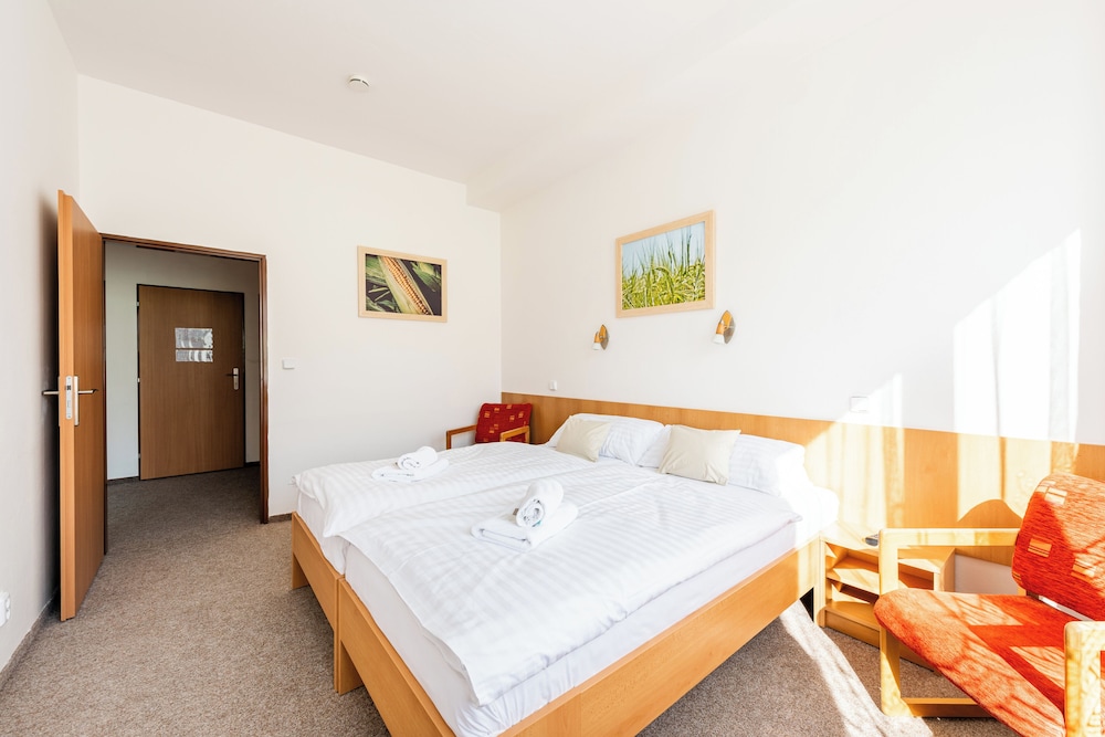 Family Triple Room, 2 Bedrooms, Bathtub, Garden View photo 3