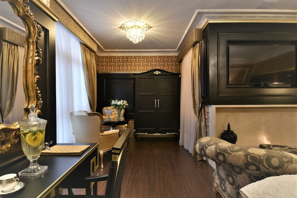 Suite, Jetted Tub (Master Imperial)