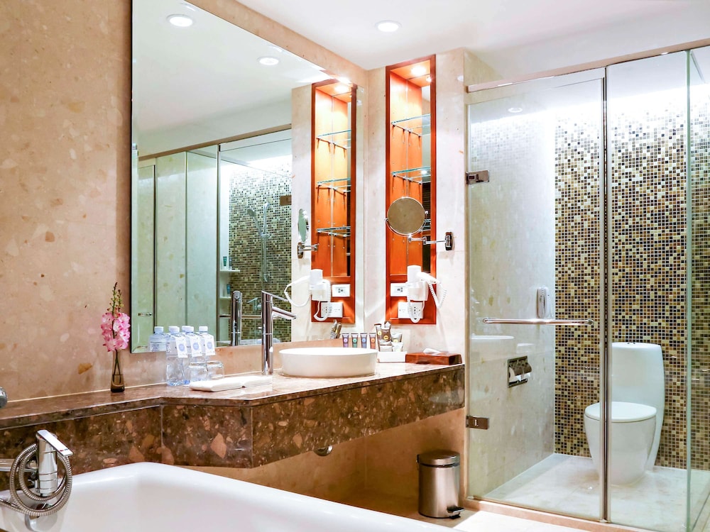 Premier Suite, 1 Double Bed (Executive) thumbnail 5