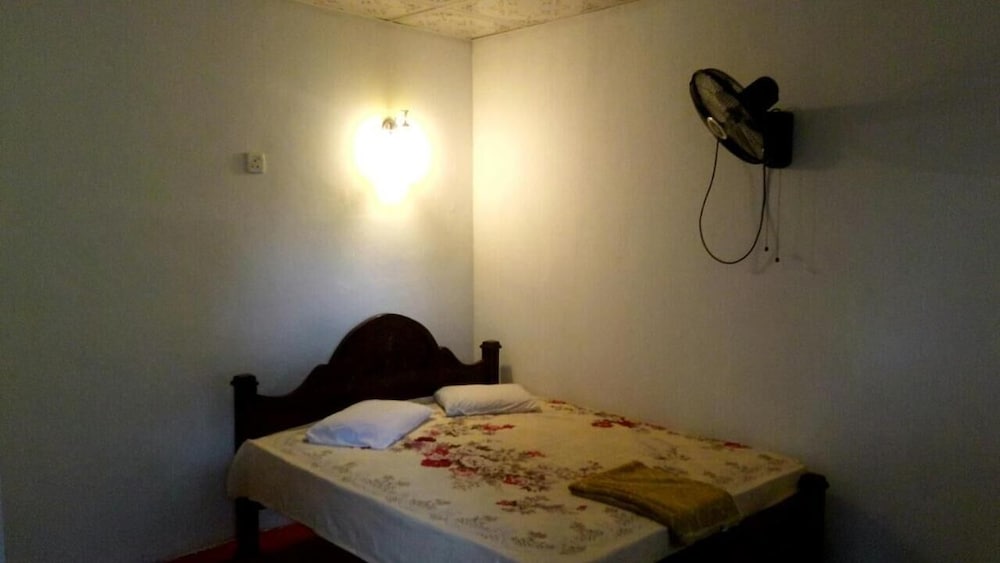 Single Room (With Ac) photo 2