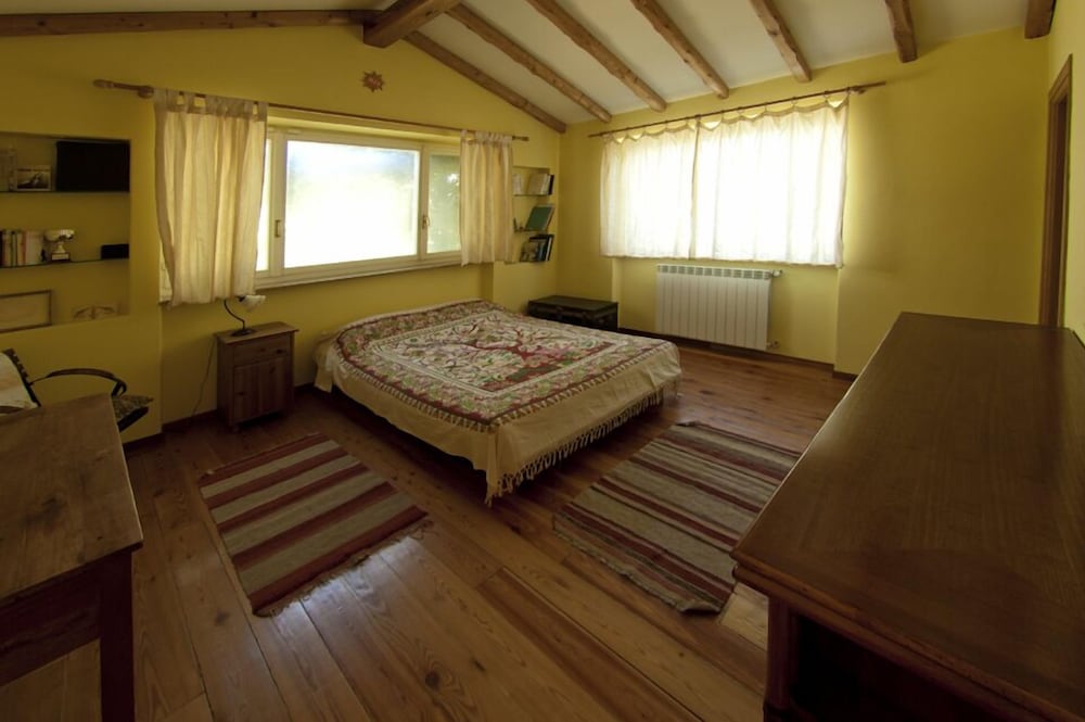 Classic Double Room, Shared Bathroom photo 1