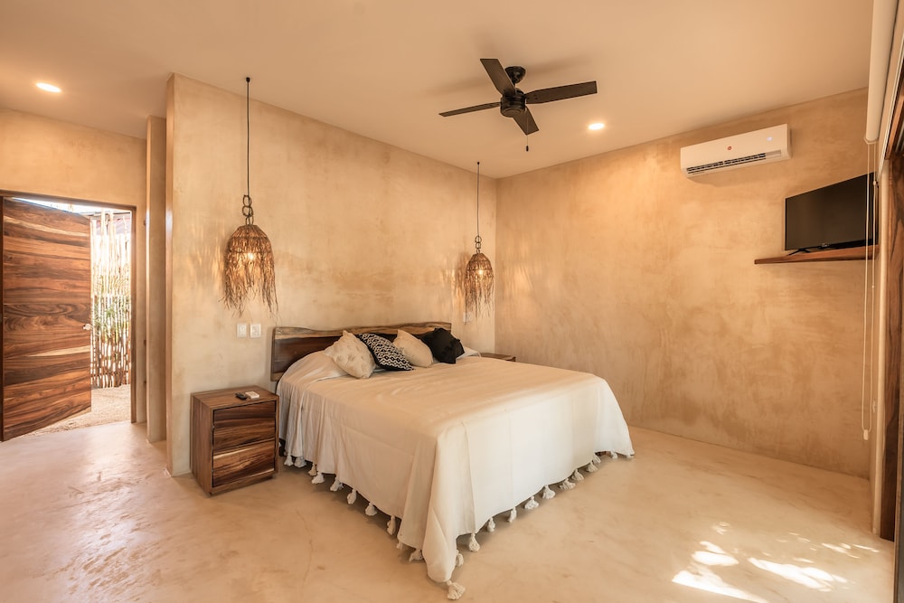 Double Room, 1 King Bed photo 1