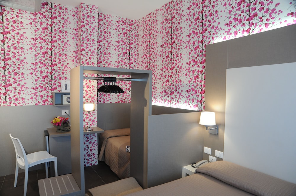 Basic Triple Room photo 3