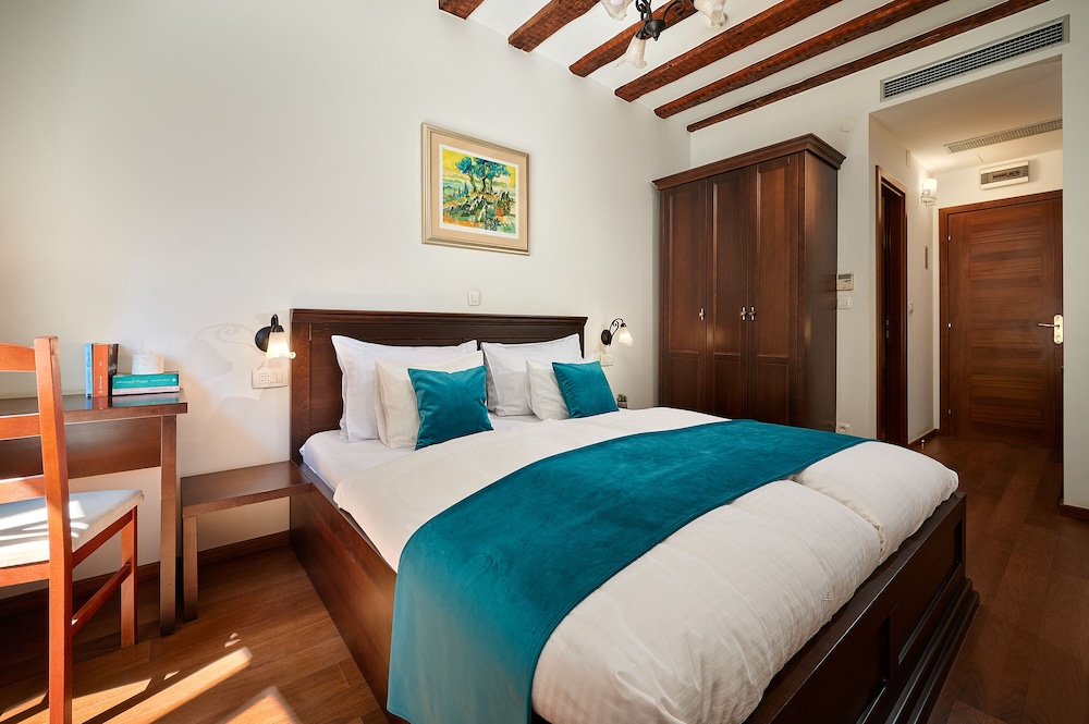 Standard Double Room - Photo 2