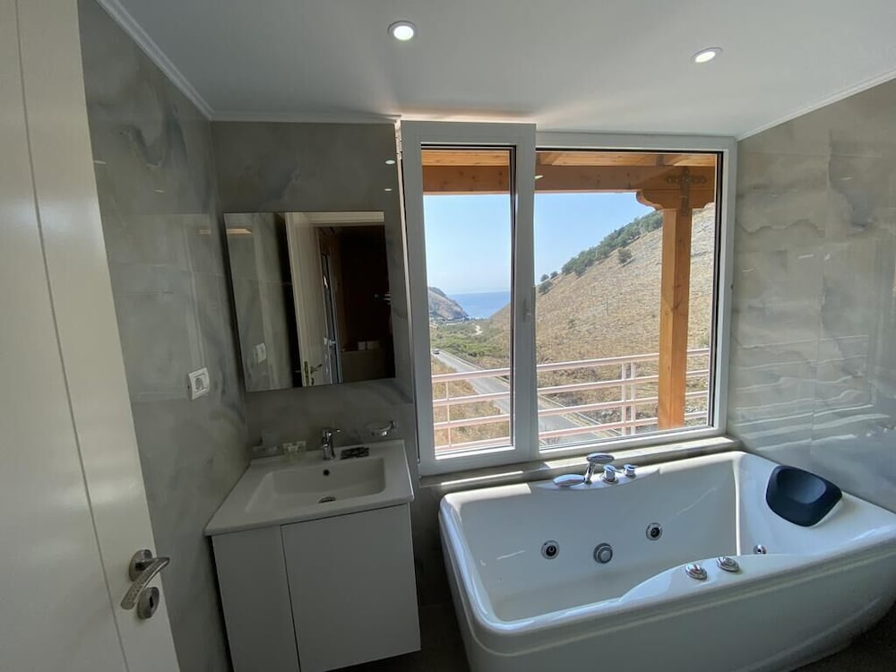 Suite, Bathtub photo 2