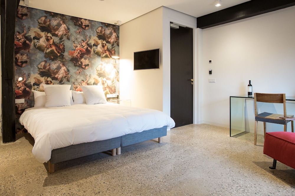 Design Double Room (Room 14)