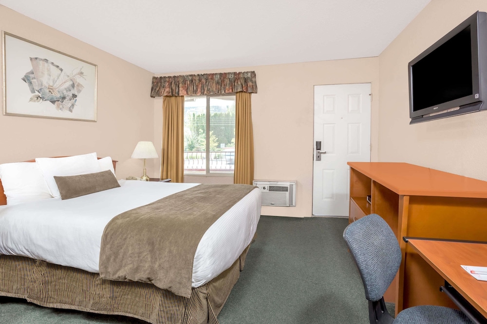 Room, 1 Queen Bed, Non Smoking (Efficiency) - Photo 2