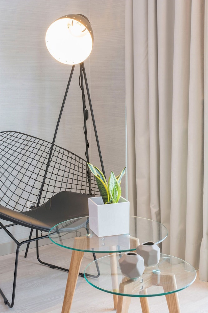 Signature Triple with Private Balcony and City View - Photo 4